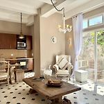 Calamari Homes - Centenario 304 - Walled City